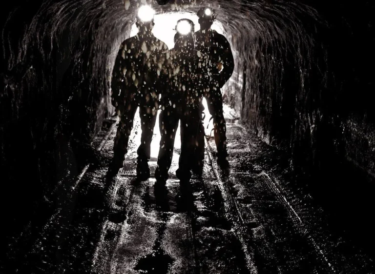 Mining lighting reference image